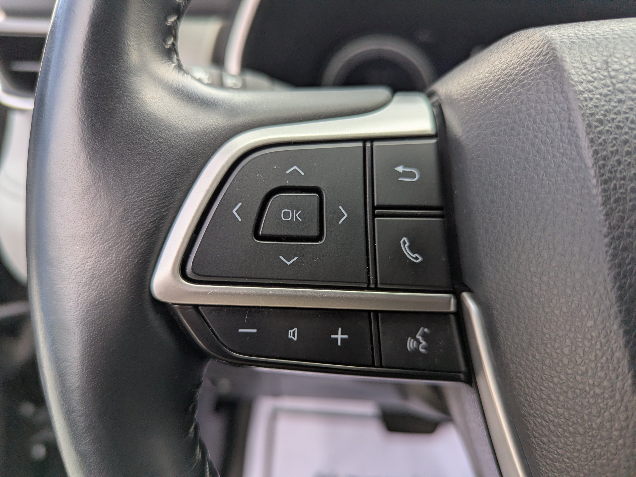 Used 2023 Toyota Highlander Limited AWD/4WD image 14