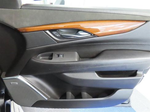 Used 2016 Cadillac Escalade Luxury RWD image 40