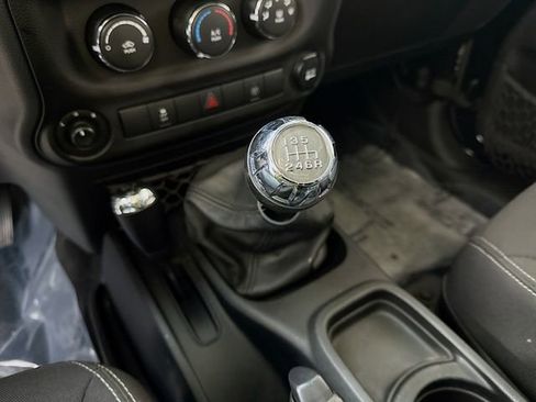 Used 2017 Jeep Wrangler Unlimited Rubicon w/ Connectivity Group image 16