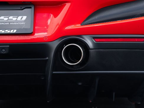 Used 2022 Ferrari F8 Tributo RWD image 19