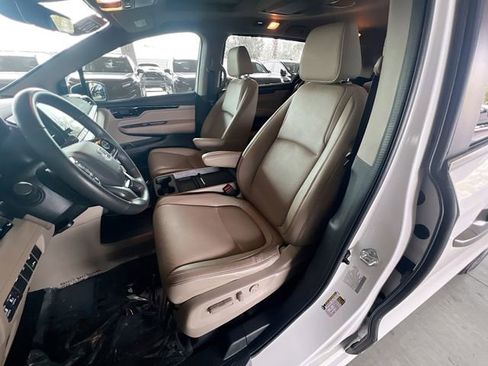 Certified 2024 Honda Odyssey Touring image 10
