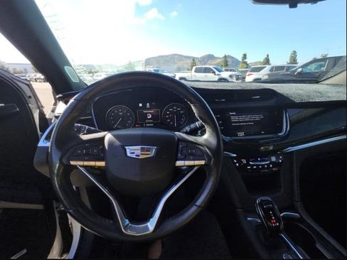 Used 2021 Cadillac XT6 Premium Luxury FWD image 6