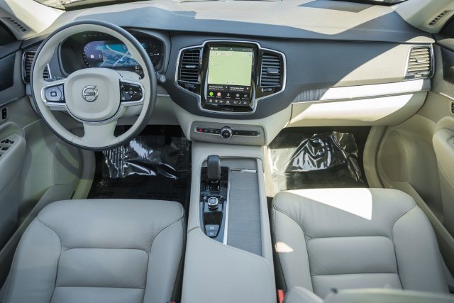 Certified 2025 Volvo XC90 T8 Plus w/ Protection Package Premier AWD/4WD image 20