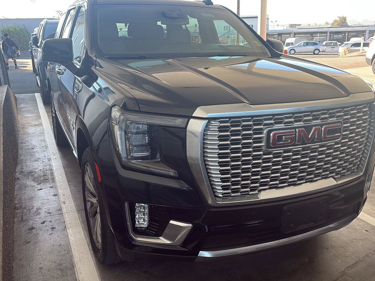Used 2023 GMC Yukon Denali AWD/4WD image 1