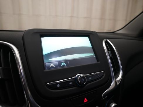 Used 2018 Chevrolet Equinox LT FWD image 20