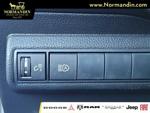 Used 2020 Toyota Corolla SE FWD image 13
