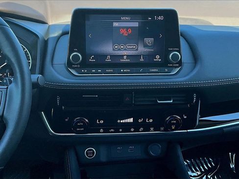 Used 2023 Nissan Rogue SL image 8