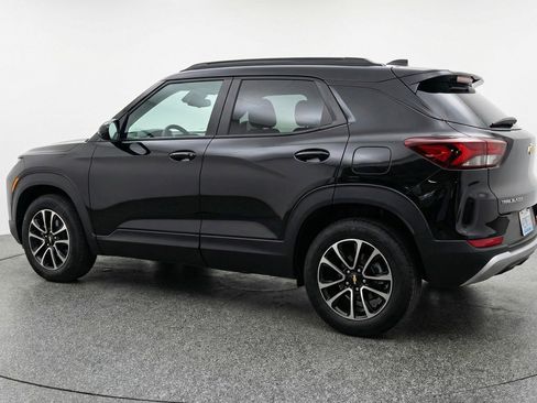 Used 2025 Chevrolet TrailBlazer LT FWD image 6