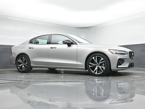 Used 2024 Volvo S60 B5 Core w/ Climate Package FWD image 10
