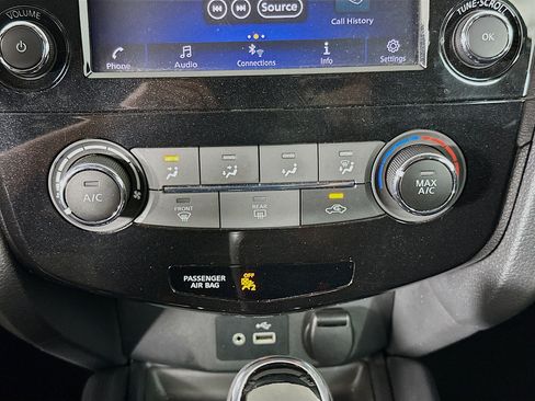 Used 2018 Nissan Rogue S FWD image 22
