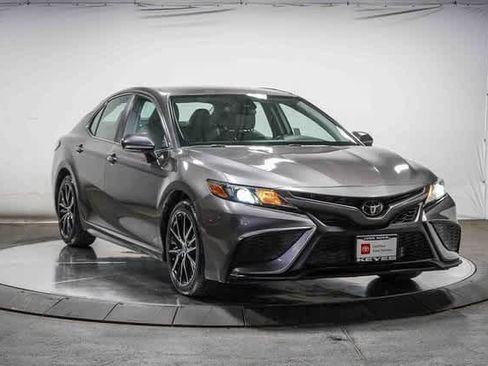 Certified 2022 Toyota Camry SE image 7