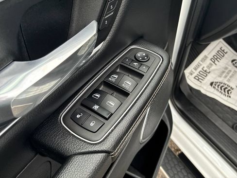Used 2023 RAM 1500 Laramie AWD/4WD image 14