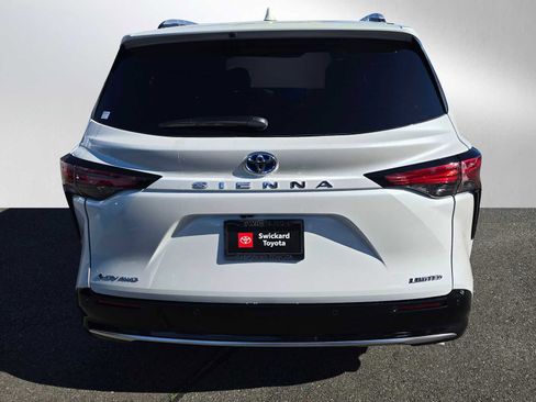 Certified 2025 Toyota Sienna Limited image 4