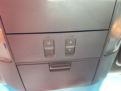 Used 2010 Toyota Tundra 4x4 CrewMax image 27