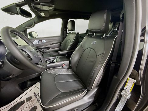 New 2026 Chrysler Pacifica Limited w/ S Appearance Package image 11