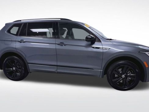 Used 2024 Volkswagen Tiguan SE R-Line image 9