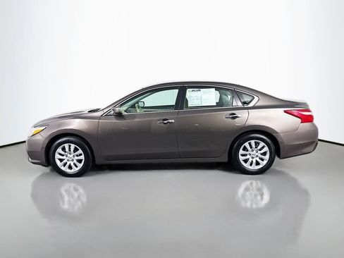 Used 2016 Nissan Altima 2.5 S w/ Power Driver Seat Package FWD image 4