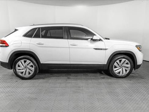 Used 2023 Volkswagen Atlas Cross Sport SE FWD image 9