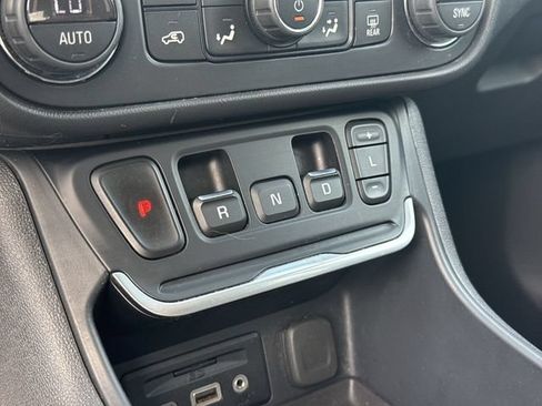 Used 2020 GMC Terrain Denali w/ Denali Premium Package AWD/4WD image 19