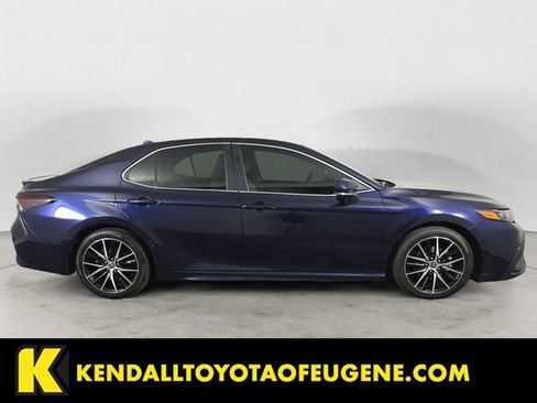 Used 2022 Toyota Camry SE w/ Cold Weather Package AWD/4WD image 4