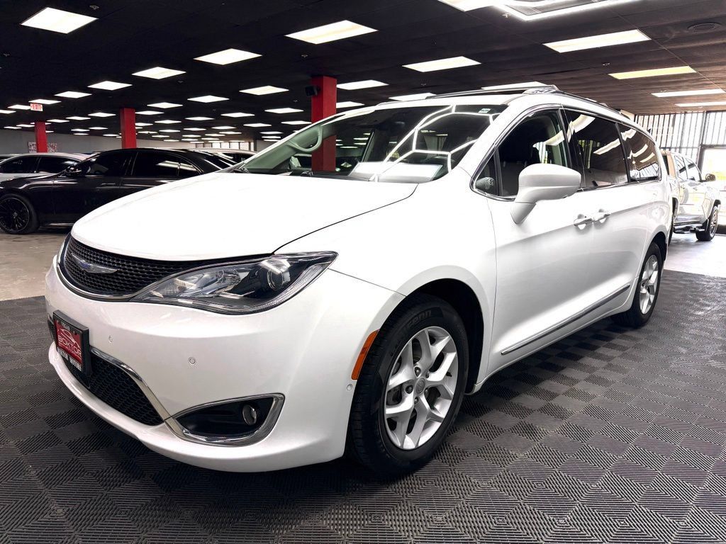Used 2018 Chrysler Pacifica Touring-L Plus w/ Advanced Safetytec Group FWD image 7
