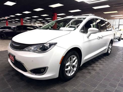 Used 2018 Chrysler Pacifica Touring-L Plus w/ Advanced Safetytec Group FWD image 7