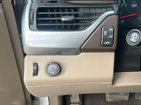 Used 2018 Chevrolet Tahoe LT image 24