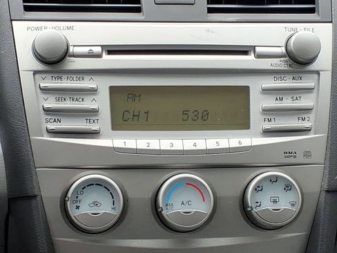 Used 2010 Toyota Camry LE FWD image 6