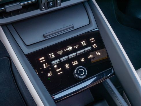 Certified 2025 Porsche Macan Electric image 24