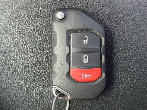 Used 2023 Jeep Wrangler Unlimited Sahara AWD/4WD image 33