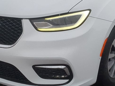 Used 2021 Chrysler Pacifica Touring-L image 15