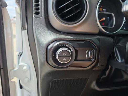 Used 2023 Jeep Gladiator Sport AWD/4WD image 18