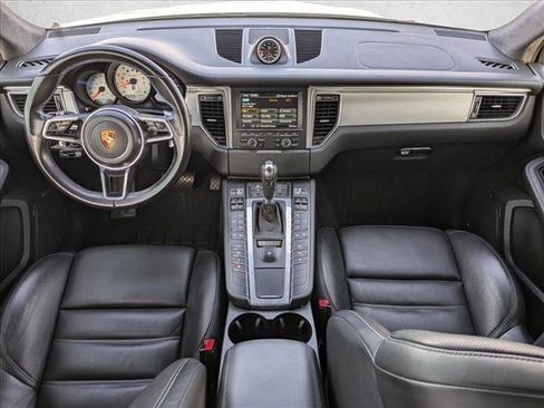 Used 2016 Porsche Macan Turbo image 18