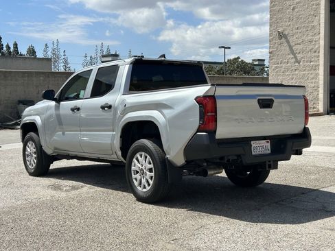 Used 2024 Toyota Tacoma SR image 4