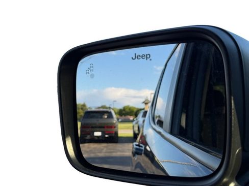 Used 2023 Jeep Renegade Latitude AWD/4WD image 22