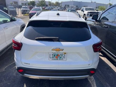 Certified 2025 Chevrolet Trax LT w/ LT Convenience Package FWD image 4