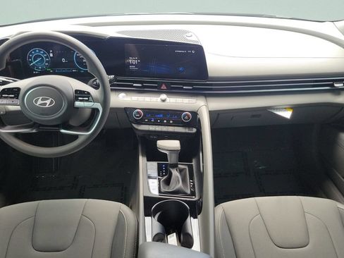 Used 2024 Hyundai Elantra Blue FWD image 11