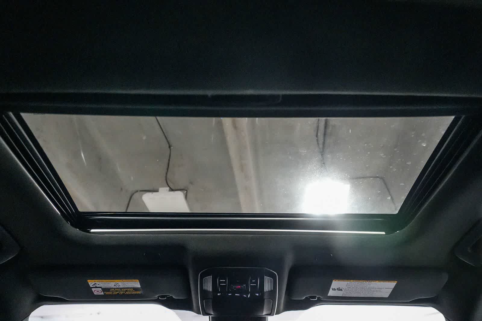 Used 2023 Toyota Highlander XSE FWD image 13