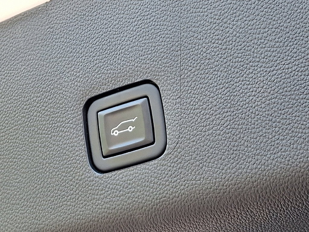 Certified 2021 Chevrolet Traverse LT FWD image 31