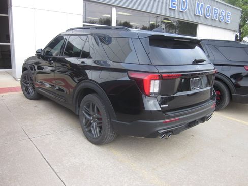 Used 2025 Ford Explorer ST AWD/4WD image 3