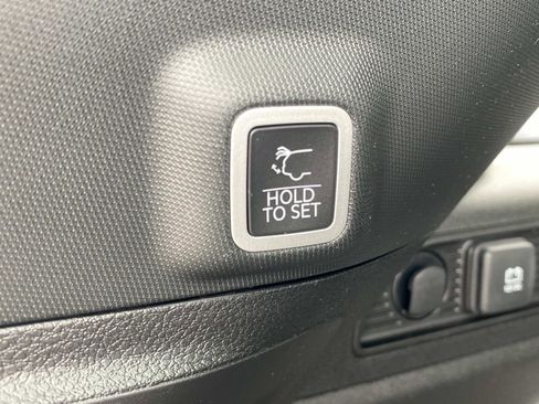 Used 2025 Jeep Grand Cherokee Limited w/ Luxury Tech Group II RWD image 7