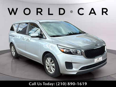 Used 2017 Kia Sedona LX w/ LX Essentials Premium Package FWD image 2