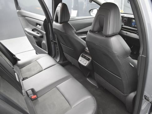 Used 2023 Nissan Ariya AWD image 18