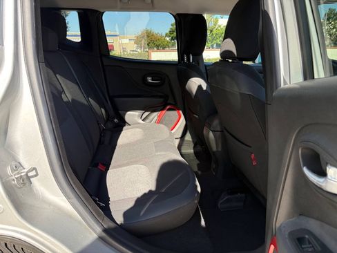 Used 2017 Jeep Renegade Trailhawk AWD/4WD image 18