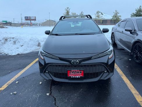 Used 2019 Toyota Corolla Hatchback image 2
