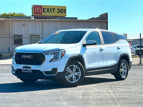 Used 2024 GMC Terrain SLE FWD image 2