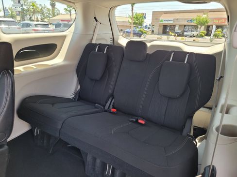 Used 2023 Chrysler Voyager LX FWD image 13