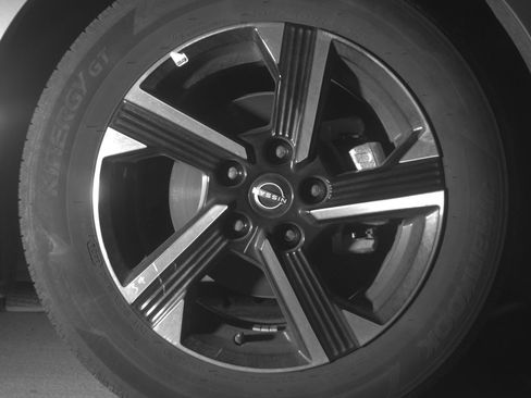 Used 2025 Nissan Sentra SV image 13