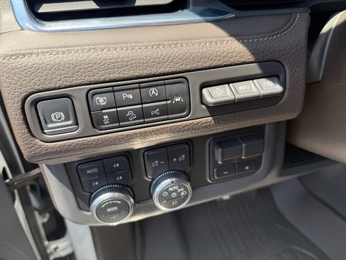 Used 2024 GMC Yukon Denali w/ Advanced Technology Package AWD/4WD image 22