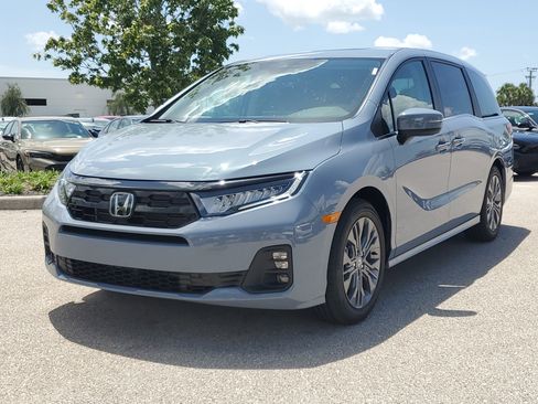 New 2026 Honda Odyssey Touring image 7